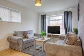 Delightful 4B Home for Leisure and Business Stays